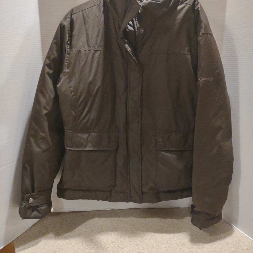 Woman's Columbia Brown Puff jacket Size XL Down